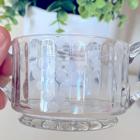 Vintage Etched  Crystal rib Clear Pressed Glass sugar Bowl 2 Inch height - Picture 6 of 6